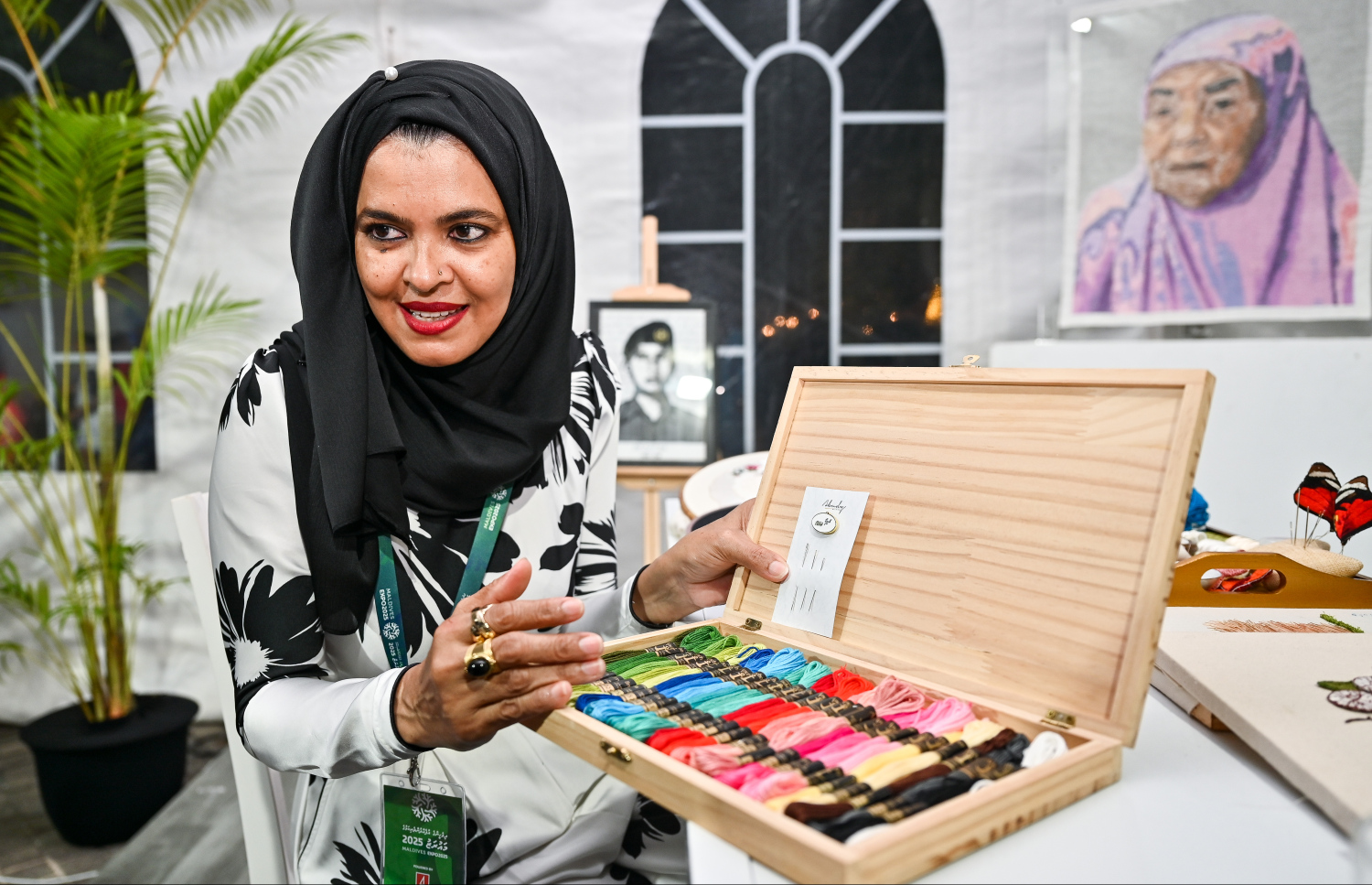 އަބުޑީގެ ކުރެހުމުގައި ބޭނުންކުރާ ރޮދި: އޭނާ ހިންގާ ކޯސްތަކުގައި ގިނަ އަދަދެއްގެ ބަޔަކު ވަނީ ބައިވެރިވެފައި -- ފޮޓޯ: ފަޔާޒް މޫސާ / މިހާރު