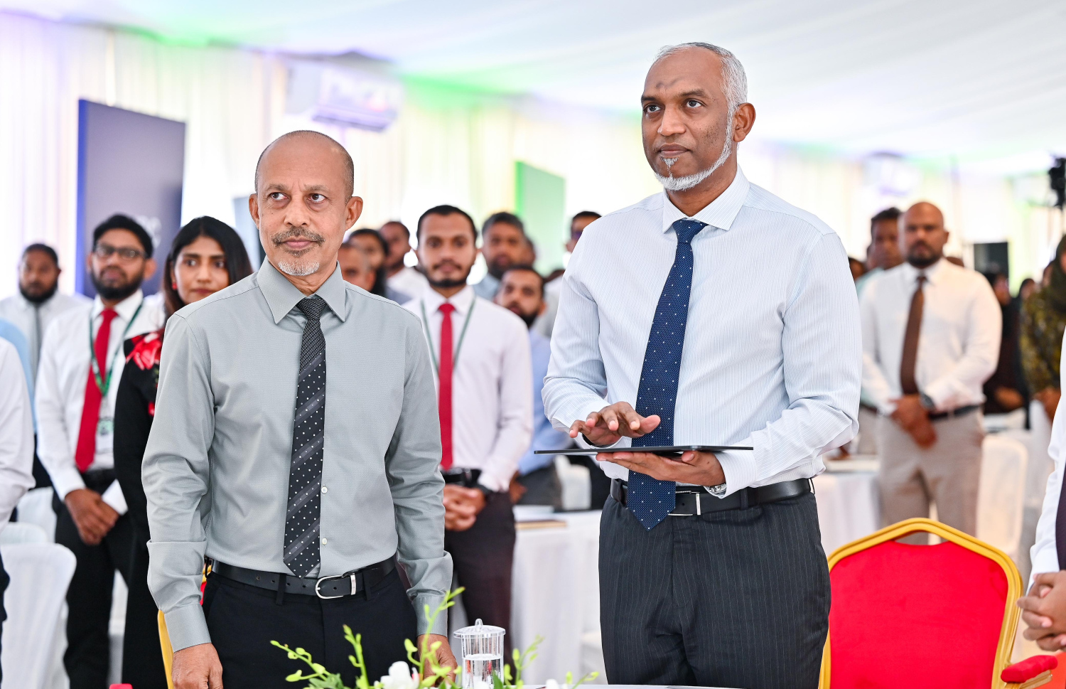 ހުޅުމާލޭގެ "ރިވައިޒްޑް މާސްޓަޕްލޭން" އިފްތިތާހުކުރުމަށް ބޭއްވި ރަސްމިއްޔާތުގައި ރައީސް ޑރ. މުހައްމަދު މުއިއްޒު އެ ޕްލޭން އިފްތިތާހުކޮށްދެއްވަނީ.-- ފޮޓޯ: ފަޔާޒް މޫސާ | މިހާރު