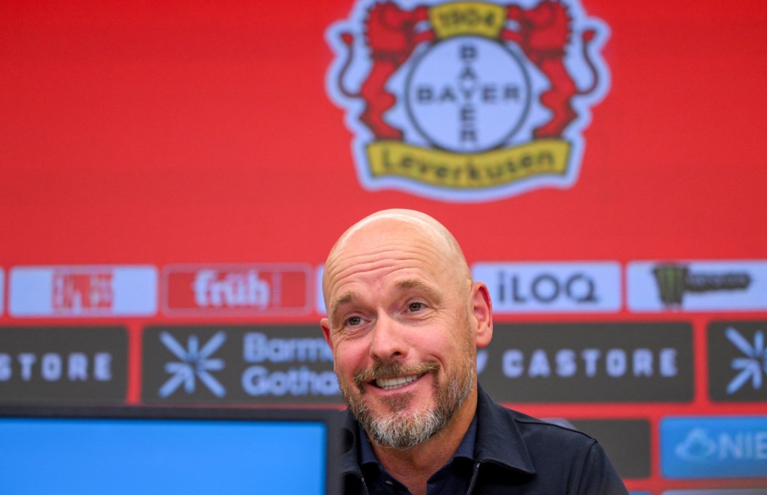 ޓެން ހާގް ލެވަކޫސަންގެ ޕްރެސް ރޫމްގައި