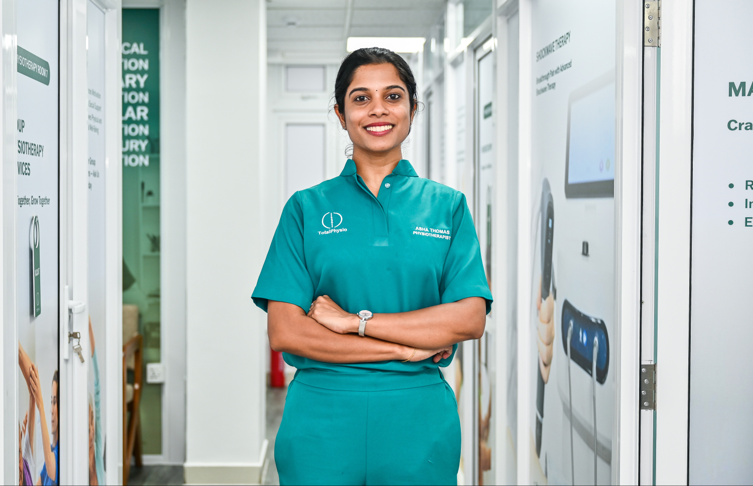 ޓޯޓަލްފިޒިއޯގައި މަސައްކަތް ކުރާ ފިޒިއޯތެރަޕިސްޓެއް -- ފޮޓޯ: ފަޔާޒް މޫސާ / މިހާރު