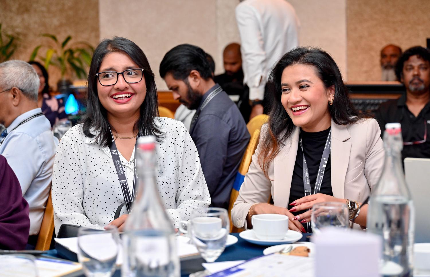 ހުޅުލޭ އައިލެންޑް ހޮޓެލްގައި ބޭއްވި އޭވިއޭޝަން ފޯރަމްގައި ބައިވެރިވި ބައެއް މީހުން .-- ފޮޓޯ: ނިޝާން އަލީ | މިހާރު