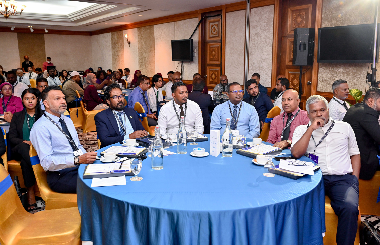 ހުޅުލޭ އައިލެންޑް ހޮޓެލްގައި ބޭއްވި އޭވިއޭޝަން ފޯރަމް .-- ފޮޓޯ: ނިޝާން އަލީ | މިހާރު