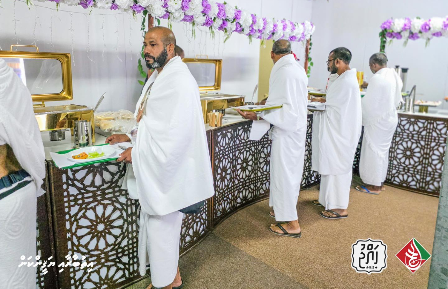 ޙައްޖު ކޯޕަރޭޝަންގެ ހަވާލުގައި މި އަހަރު ޙައްޖުގެ އަޅުކަން އަދާކުރުމަށް ސައުދީއަރަބިއްޔާއަށް ދިޔަ ދިވެހި ޙައްޖުވެރިން މިނާގައި ހެނދުނުގެ ސައިބޮނީ -- ފޮޓޯ: ހައްޖު ކޯޕްރޭޝަން