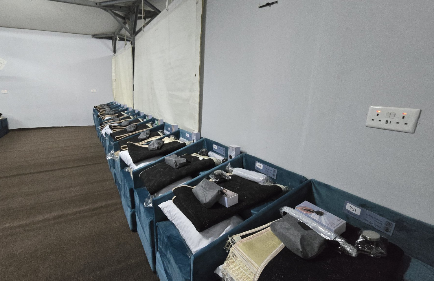 ހައްޖު ކޯޕަރޭޝަންގެ ހަވާލުގައި ހައްޖުގެ އަޅުކަން އަދާކުރުމަށް މައްކާގައި ތިބި ޙައްޖުވެރިން މިނާގައި ތިބޭ ޓެންޓްތައް ތައްޔާރު ކޮށްފައި -- ފޮޓޯ: ހައްޖު ކޯޕްރޭޝަން