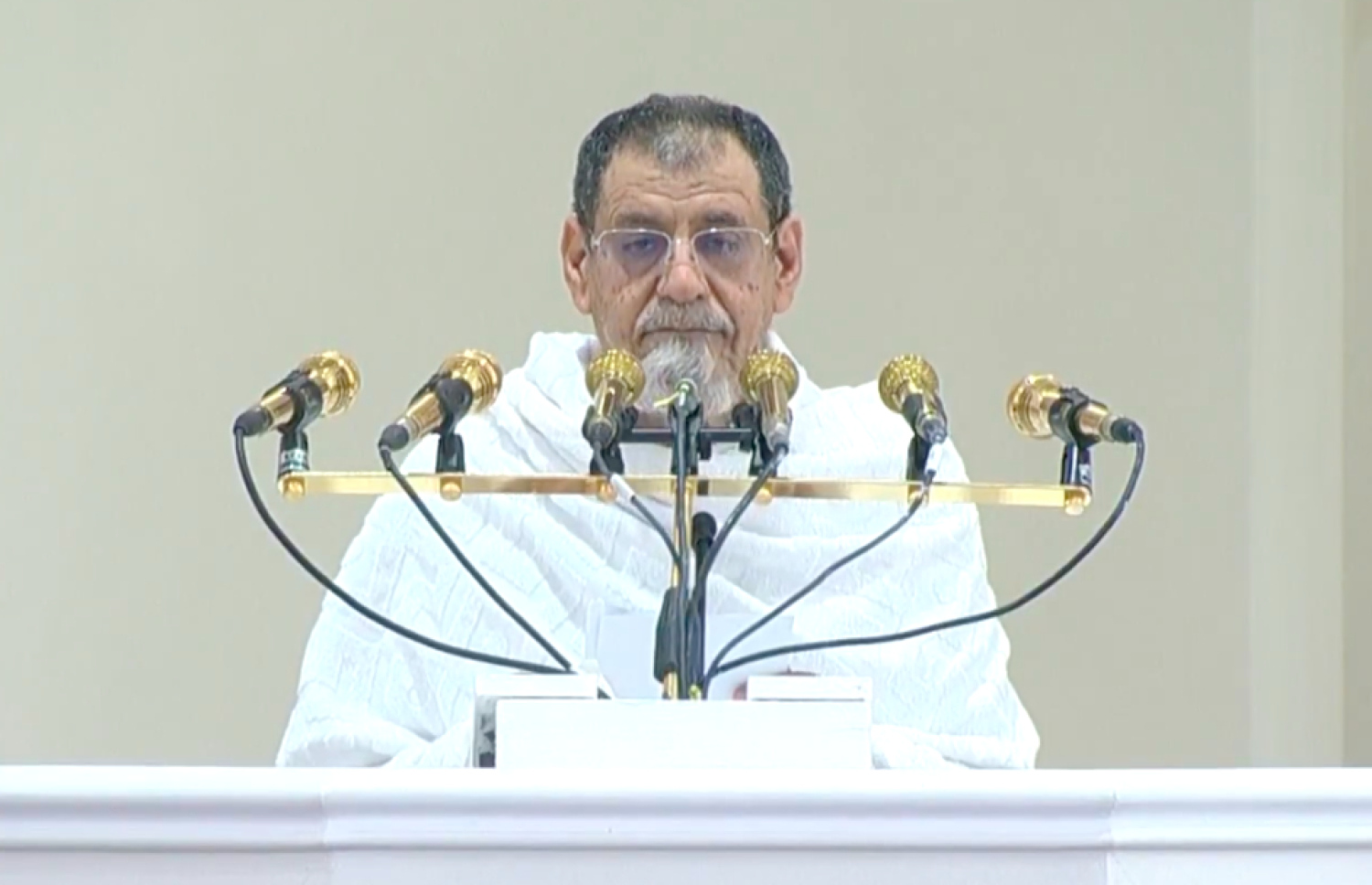 މަސްޖިދުލް ހަރަމްގެ އިމާމް ޝައިޚް ޑރ. ސާލިހް ބިން އަބްދުﷲ ބިން ހުމައިދު އަރަފާތު ހުތުބާ ދެއްވަނީ.