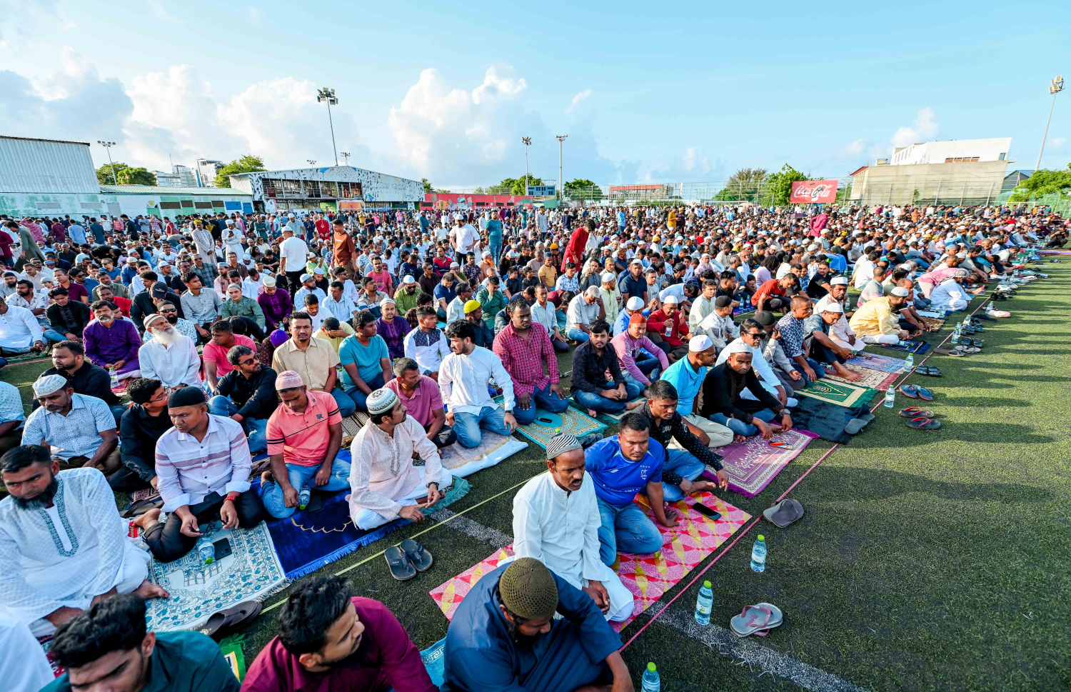 މާފަންނު ސްޓޭޑިއަމްގައި ބޮޑު ޖަމާއަތުގައި މި އަހަރުގެ އަޟްހާ އީދު ނަމާދު.-- ފޮޓޯ: ނިޝާން އަލީ/މިހާރު