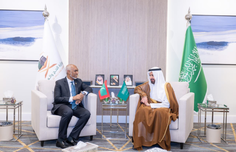 Arabi gaumuthakaa eku thibikan haamakoh gaumu thakah midhanee gulhamun: Raees