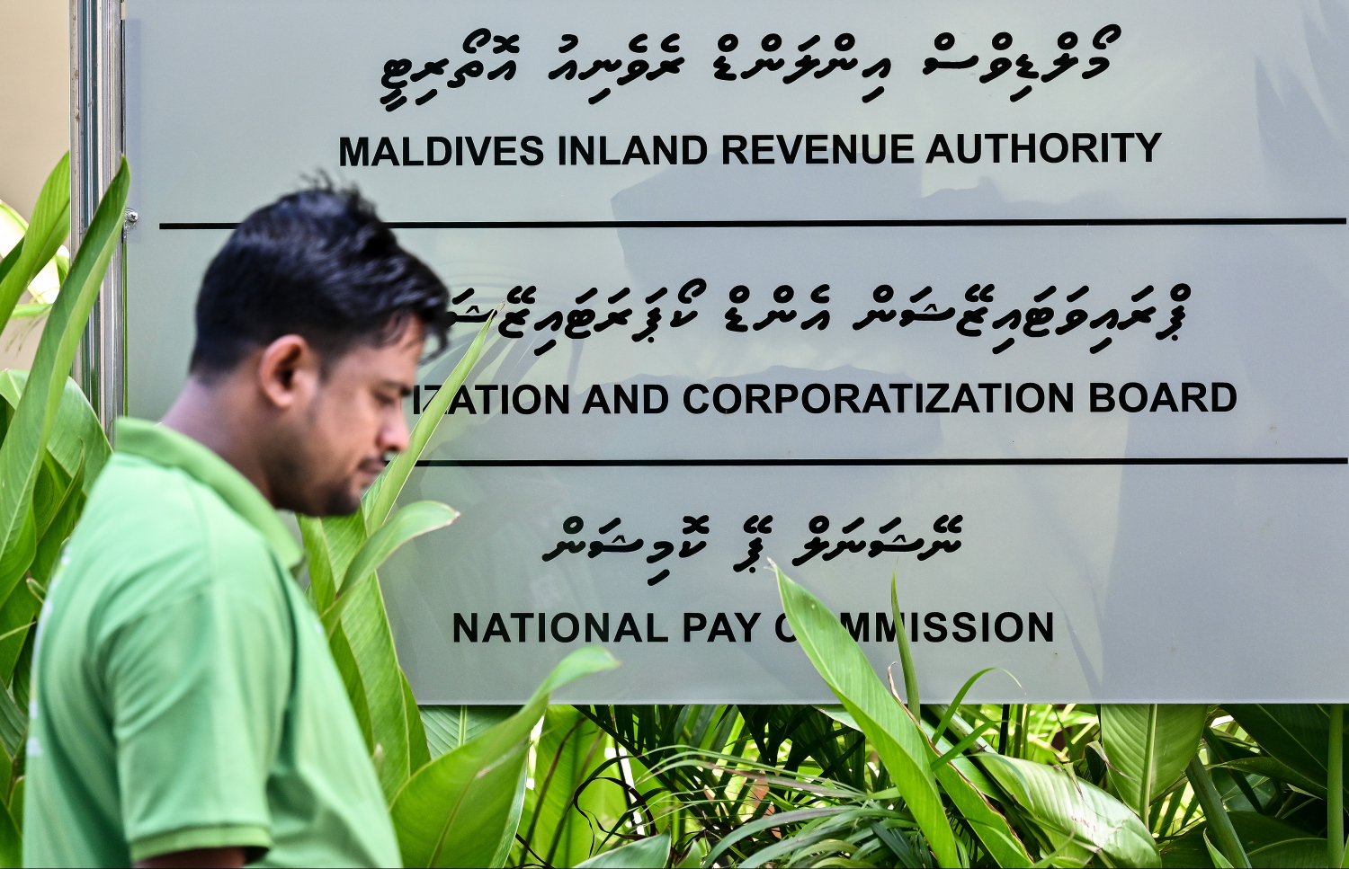ނޭޝަނަލް ޕޭ ކޮމިޝަނަށް ވެސް އެންމެ ބޮޑަށް ފާހަގަވެފައިވާ އެއް ކަމަކީ އިތުރު ގަޑީގައި މަސައްކަތް ކުރުން އިމުން ބޭރުވެފައިވާ ކަން.---ފޮޓޯ: މިހާރު