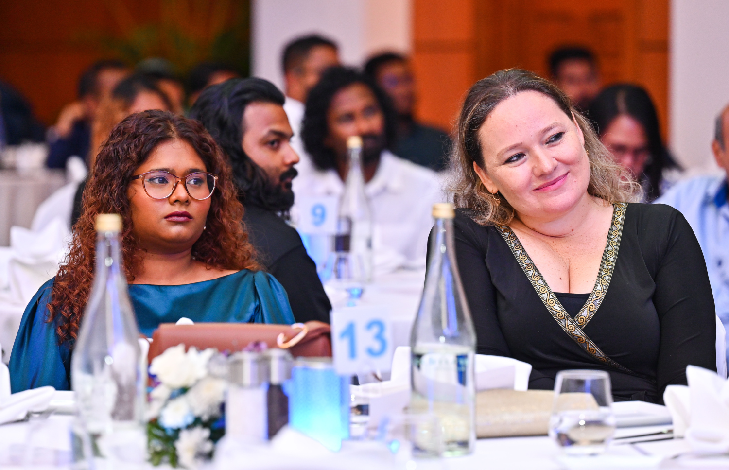 ސިލްވާ ސޭންޑްސްގެ 25 ވަނަ އަހަރީ ދުވަސް ފާހަގަކުރުމަށް ބޭއްވި ރަސްމިއްޔާތުގައި ބައިވެރިވެވަޑައިގެންނެވި ބައެއް ބޭފުޅުން.---ފޮޓޯ: ފަޔާޒު މޫސާ| މިހާރު