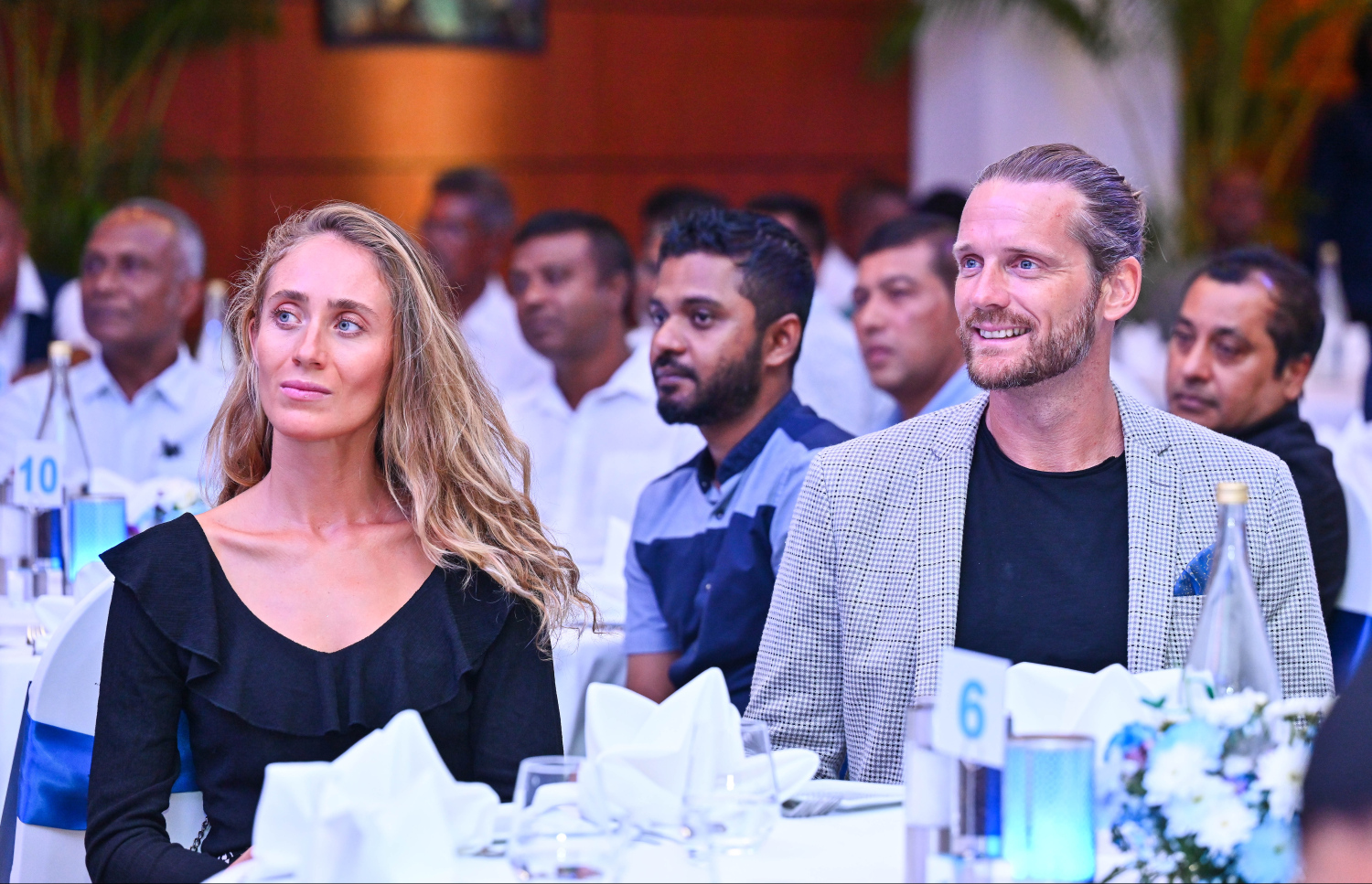 ސިލްވާ ސޭންޑްސްގެ 25 ވަނަ އަހަރީ ދުވަސް ފާހަގަކުރުމަށް ބޭއްވި ރަސްމިއްޔާތުގައި ބައިވެރިވެވަޑައިގެންނެވި ބައެއް ބޭފުޅުން.---ފޮޓޯ: ފަޔާޒު މޫސާ| މިހާރު