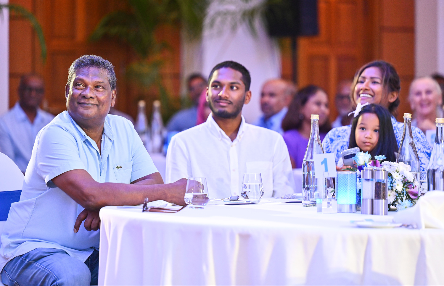 ސިލްވާ ސޭންޑްސްގެ 25 ވަނަ އަހަރީ ދުވަސް ފާހަގަކުރުމަށް ބޭއްވި ރަސްމިއްޔާތުގައި، އެ ކުންފުނީގެ ޗެއާމަން އަލީ ނޫރައްދީން (ވ) ބައިވެރިވެވަޑައިގަންނަވަނީ.--- ފޮޓޯ: ފަޔާޒު މޫސާ | މިހާރު