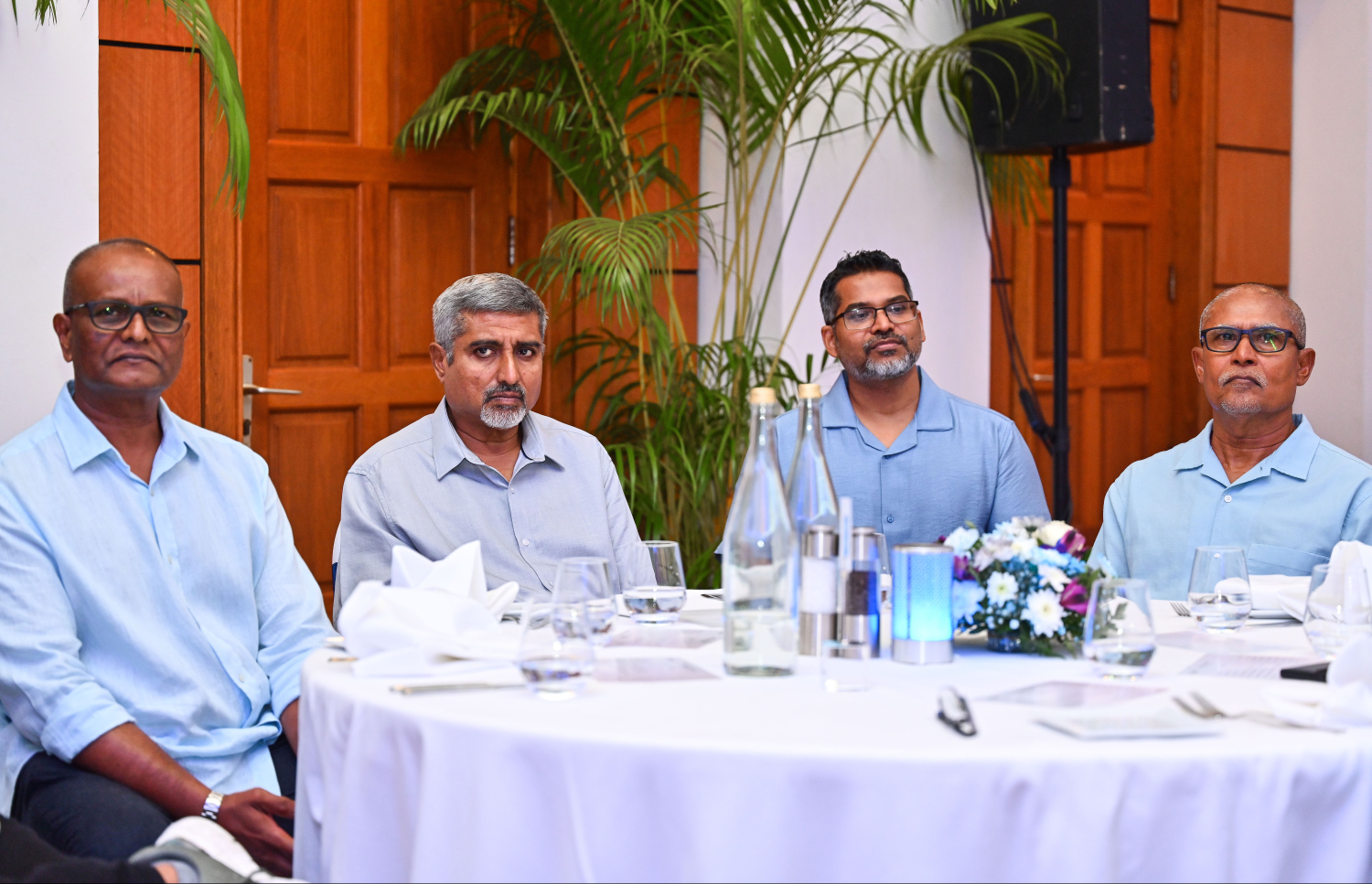 ސިލްވާ ސޭންޑްސްގެ 25 ވަނަ އަހަރީ ދުވަސް ފާހަގަކުރުމަށް ބޭއްވި ރަސްމިއްޔާތުގައި ބައިވެރިވެވަޑައިގެންނެވި ބައެއް ބޭފުޅުން.---ފޮޓޯ: ފަޔާޒު މޫސާ| މިހާރު