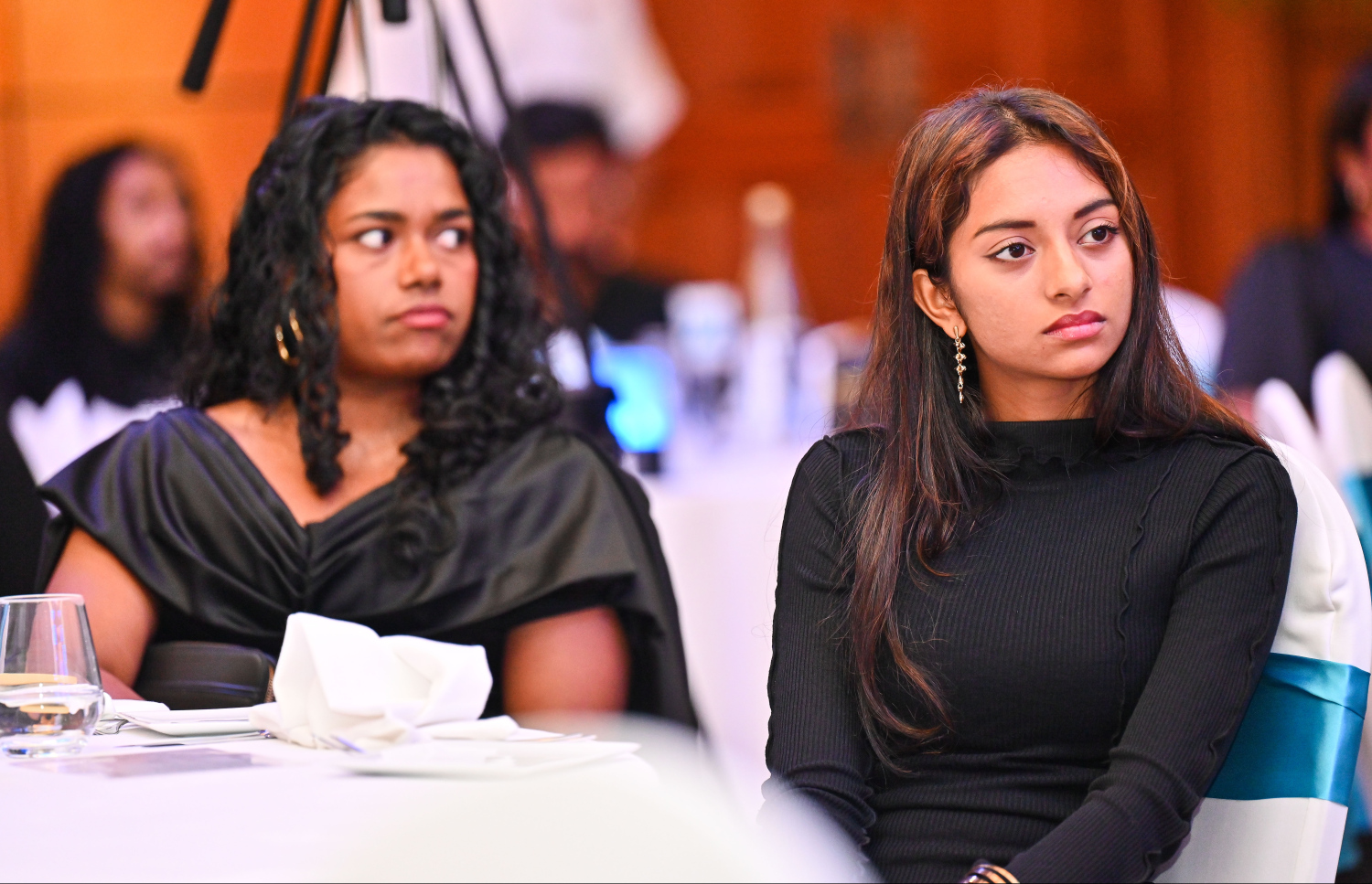 ސިލްވާ ސޭންޑްސްގެ 25 ވަނަ އަހަރީ ދުވަސް ފާހަގަކުރުމަށް ބޭއްވި ރަސްމިއްޔާތުގައި ބައިވެރިވި އެ ކުންފުނީގެ ބައެއް މުވައްޒަފުން.--- ފޮޓޯ: ފަޔާޒު މޫސާ | މިހާރު