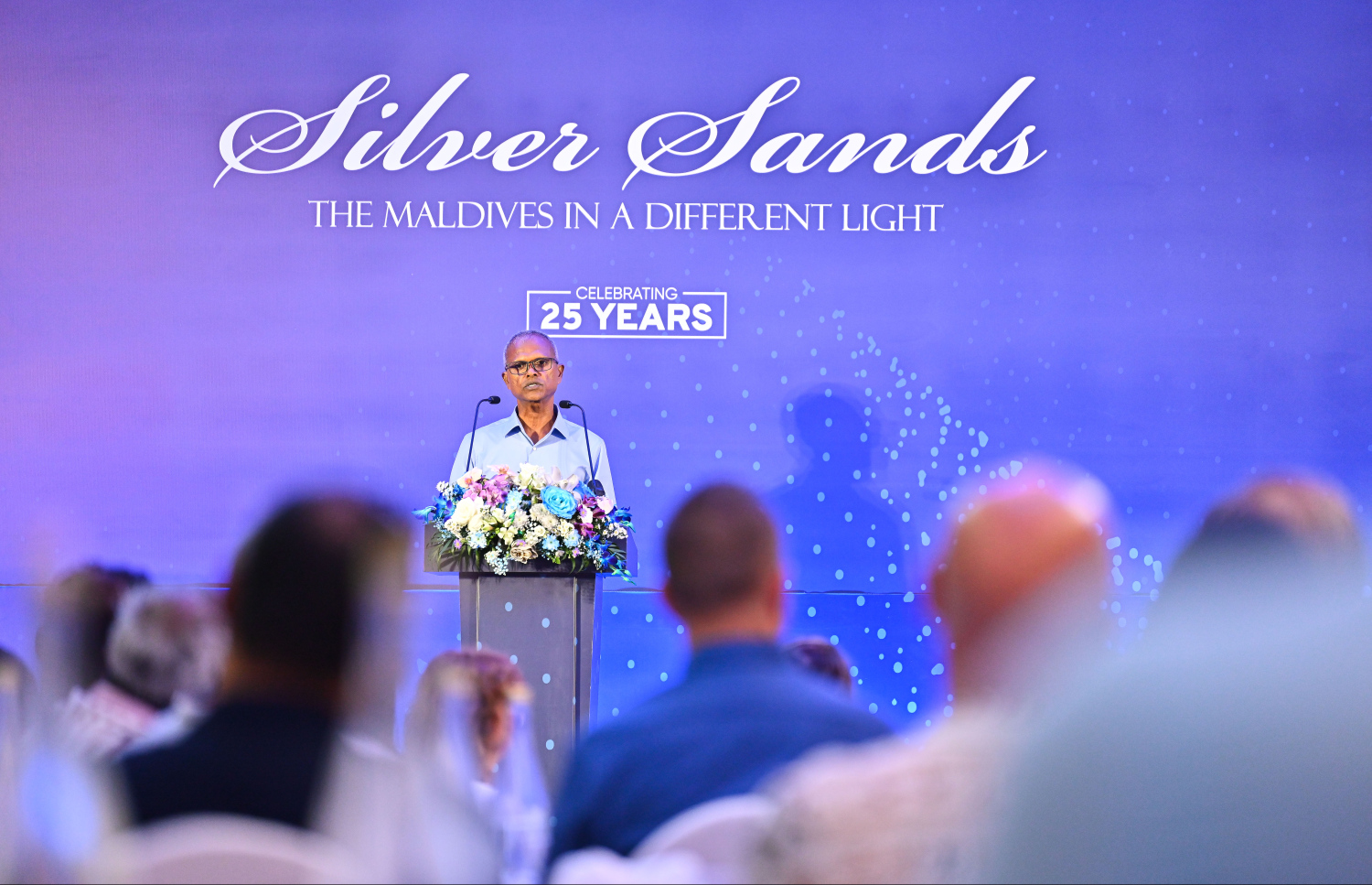 ސިލްވާ ސޭންޑްސްގެ 25 ވަނަ އަހަރީ ދުވަސް ފާހަގަކުރުމަށް ބޭއްވި ރަސްމިއްޔާތުގައި އެ ކުންފުނީގެ މެނޭޖިން ޑިރެކްޓަރު ހުސައިން ތައުފީގު އަލީ ވާހަކަ ދައްކަވަނީ.--- ފޮޓޯ: ފަޔާޒު މޫސާ | މިހާރު