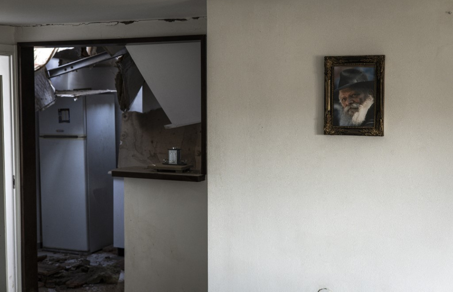 އީރާނުން ރޭ ދިން ވަރުގަދަ ހަމަލާގައި އިޒްރޭލުގެ ގެއަކަށް ގެއްލުންވެފައި. -- ފޮޓޯ: އޭއެފްޕީ