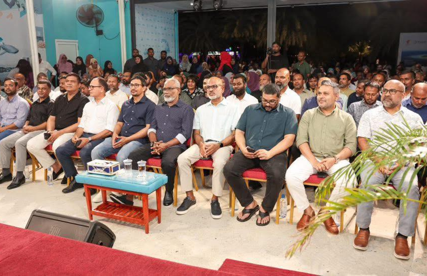 ޕީއެންސީން ރޭ ބޭއްވި ޖަލްސާގައި ބައިވެރިވެވަޑައިގެންނެވި ބޭފުޅުން.---ފޮޓޯ: ޕީއެންސީ