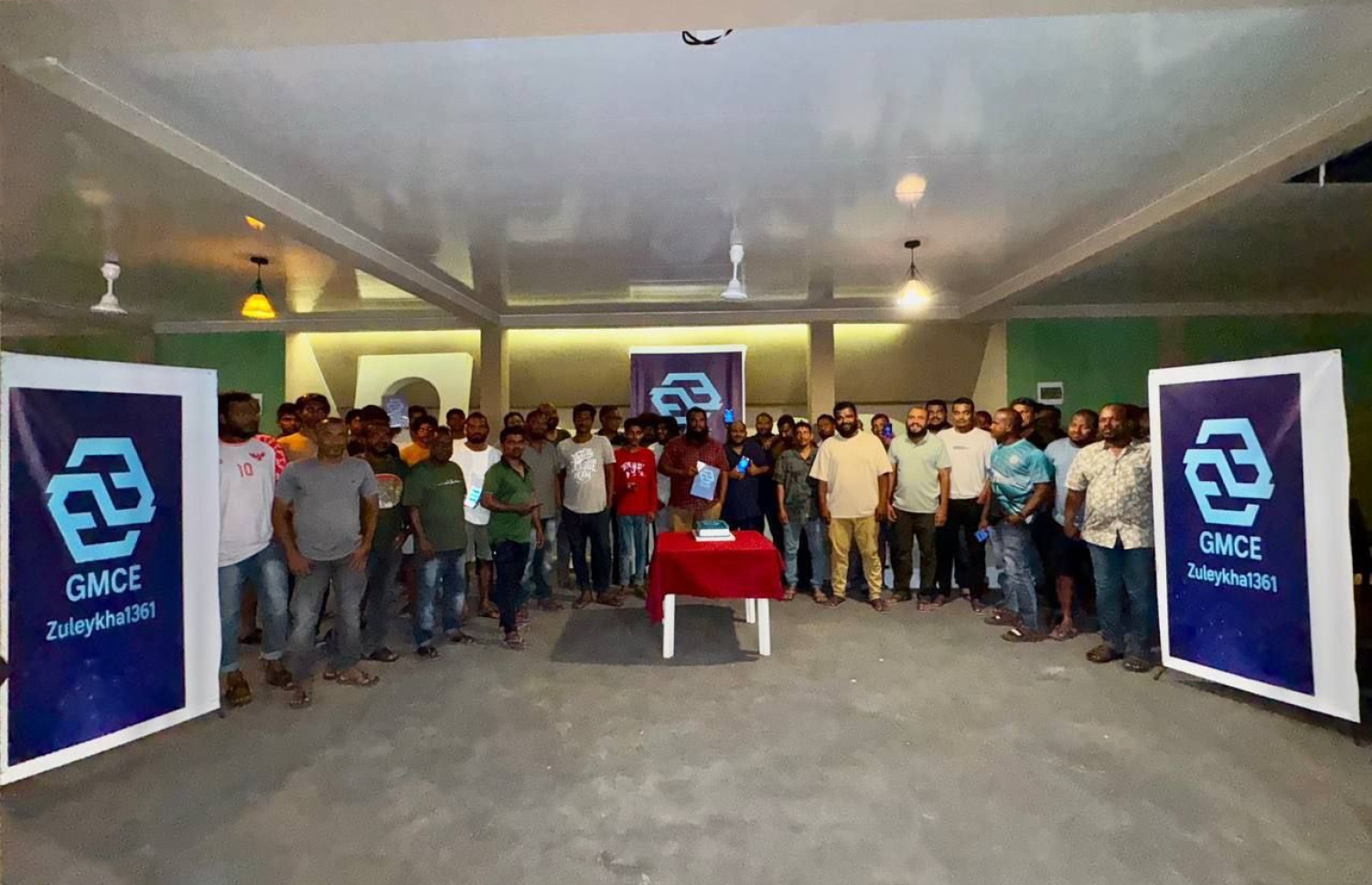 ޖެމްކިޔުއަށް އިންވެސްޓްކުރާ ބައެއް މީހުން.-- ފޮޓޯ: ޖެމްކިޔު ޓެލެގްރާމް