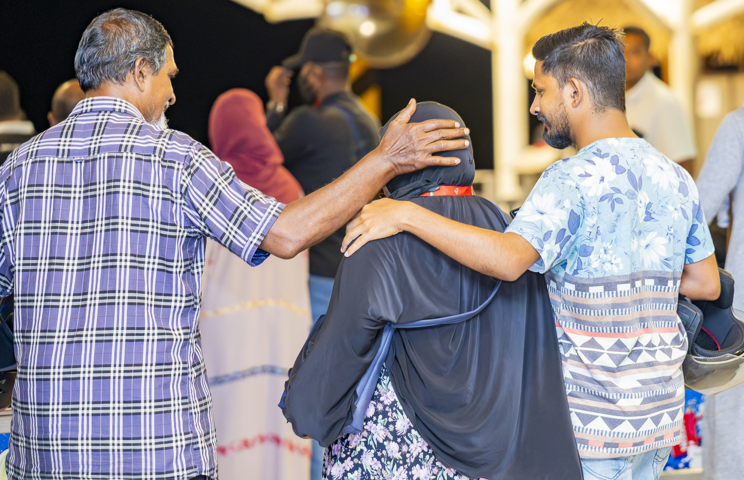 އަޅުކަމަށް ފަހު ހައްޖުވެރިއަކު ވެލާނާ އެއާޕޯޓުން ނުކުމެގެން ދަނީ.-- ފޮޓޯ: އިސްލާމިކް މިނިސްޓްރީ