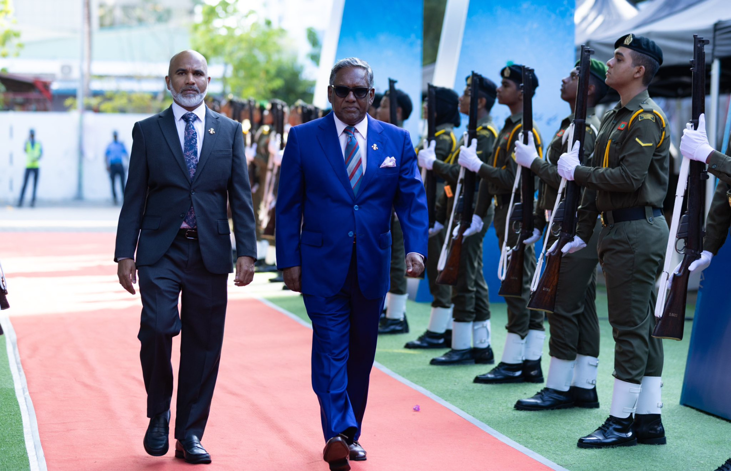 ދެހާސް ބާވީސް އަދި ދެހާސް ސައުވީސް ވަނަ އަހަރުގެ އޯ ލެވެލް އިމްތިހާނުގެ ގަދަ 10 ގައި ހިމެނުނު ދަރިވަރުންނަށް އިނާމު ދިނުމަށް މިއަދު ހެނދުނު ބޭއްވި ދަންފަޅީގެ ޝަރަފުވެރި މެހުމާން ކުރީގެ ރައީސް އަދި ރައީސް މުއިއްޒުގެ ހާއްސަ މަންދޫބު ޑރ. ވަހީދު އެ ހަފުލާ އަށް ވަޑައިގަންނަވަނީ.