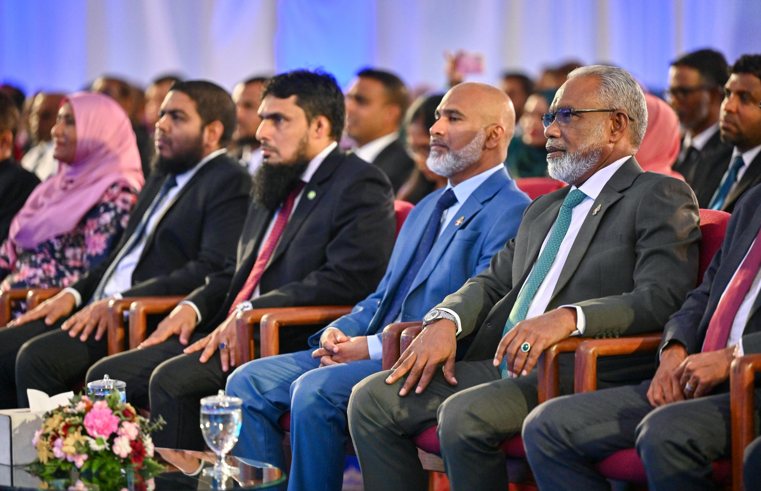 މިރޭ ދަންފަޅީގައި އެޑިޔުކޭޝަން މިނިސްޓަރު ޑރ. އިސްމާއިލް ޝަފީއު އާއި މަޖިލީހުގެ ރައީސް އަބްދުއްރަހީމް އަބްދުﷲ ބައިވެރިވެވަޑައިގަންނަވަނީ. -- ފޮޓޯ: ފަޔާޒް މޫސާ / މިހާރު