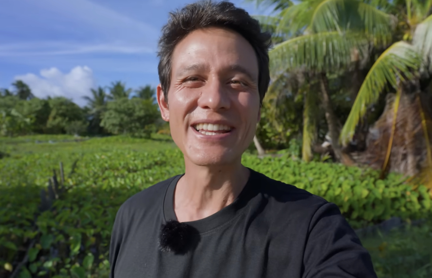 މާކް: އޭނާ ވަނީ އައްޑުއަށް ހާއްސަ އައްޑޫ ބޮނޑި ހަދާ ގޮތާއި އޭގެ ރަހަ ވެސް ބަލާފައި.