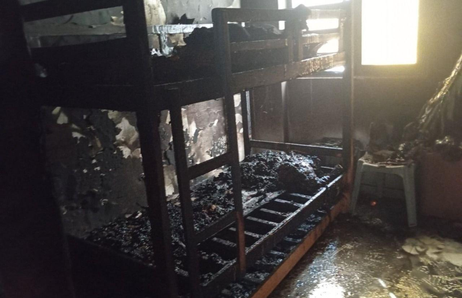 ވިނަރެސް ފްލެޓުގެ އެޕާޓްމަންޓެއް އަނދާފައި.