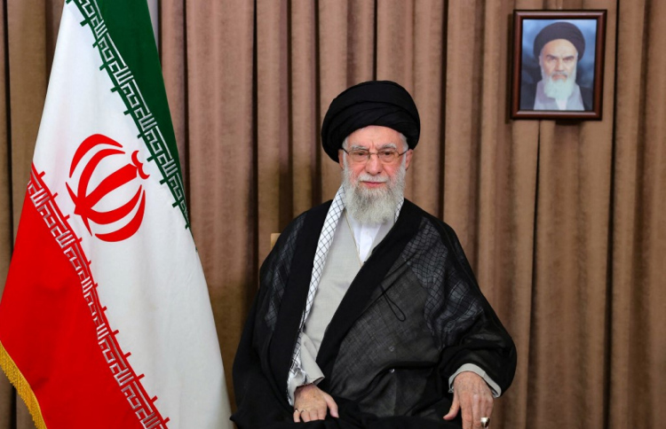 Khamanei avahaara kollaafaivaakan Iran in iulaanu koffi