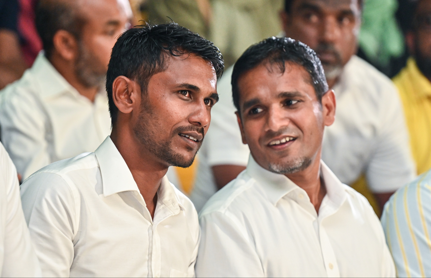 ކުރީގެ ރައީސް ނަޝީދު ދެ އަހަރު ފަހުން އަލުން އެމްޑީޕީއާ ގުޅިވަޑައިގަތުމުގެ އުފަލުގައި ބޭއްވި ހާއްސަ ޖަލްސާގައި ރައްޔިތުންގެ މަޖިލިހުގެ ކުރީގެ ދެ މެމްބަރެއް ކަމަށްވާ އިލްޔާސް ލަބީބު (ކ) އަދި ފިރުޝާން ބައިވެރިވެވަޑައިގަންނަވަނީ.---ފޮޓޯ: ފަޔާޒު މޫސާ| މިހާރު