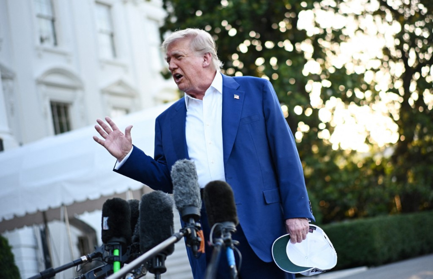 އެމެރިކާގެ ރައީސް ޑޮނަލްޑް ޓްރަމްޕު މިއަދު ނޫސްވެރިންނާ ވާހަކަ ދައްކަވަނީ. -- ފޮޓޯ: އޭއެފްޕީ