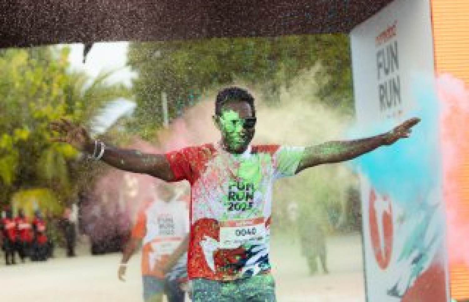 އައްޑޫގައި ބޭއްވި ފޯރިގަދަ އުރީދޫ ފަން ރަންގެ ދުވުންތެރިއެއްގެ ގަޔަށް ކުލަ ޖަހަނީ.--- ފޮޓޯ: އުރީދޫ