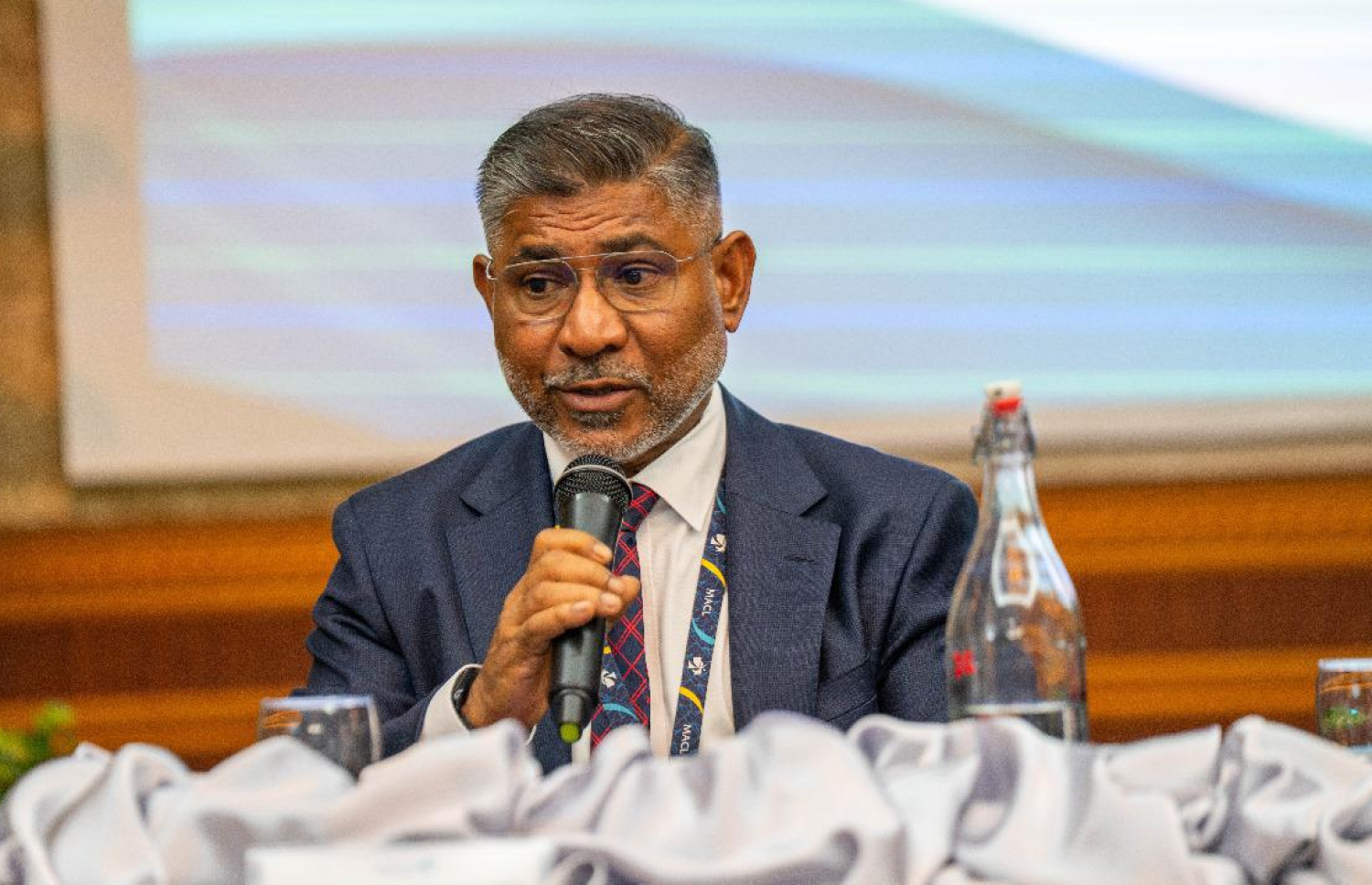 އެމްއޭސީއެލްގެ މެނޭޖިން ޑިރެކްޓަރު ޝަރީފު އަހަރީ އާންމު ޖަލްސާގައި ވާހަކަދައްކަވަނީ -- ފޮޓޯ: އެމްއޭސީއެލް