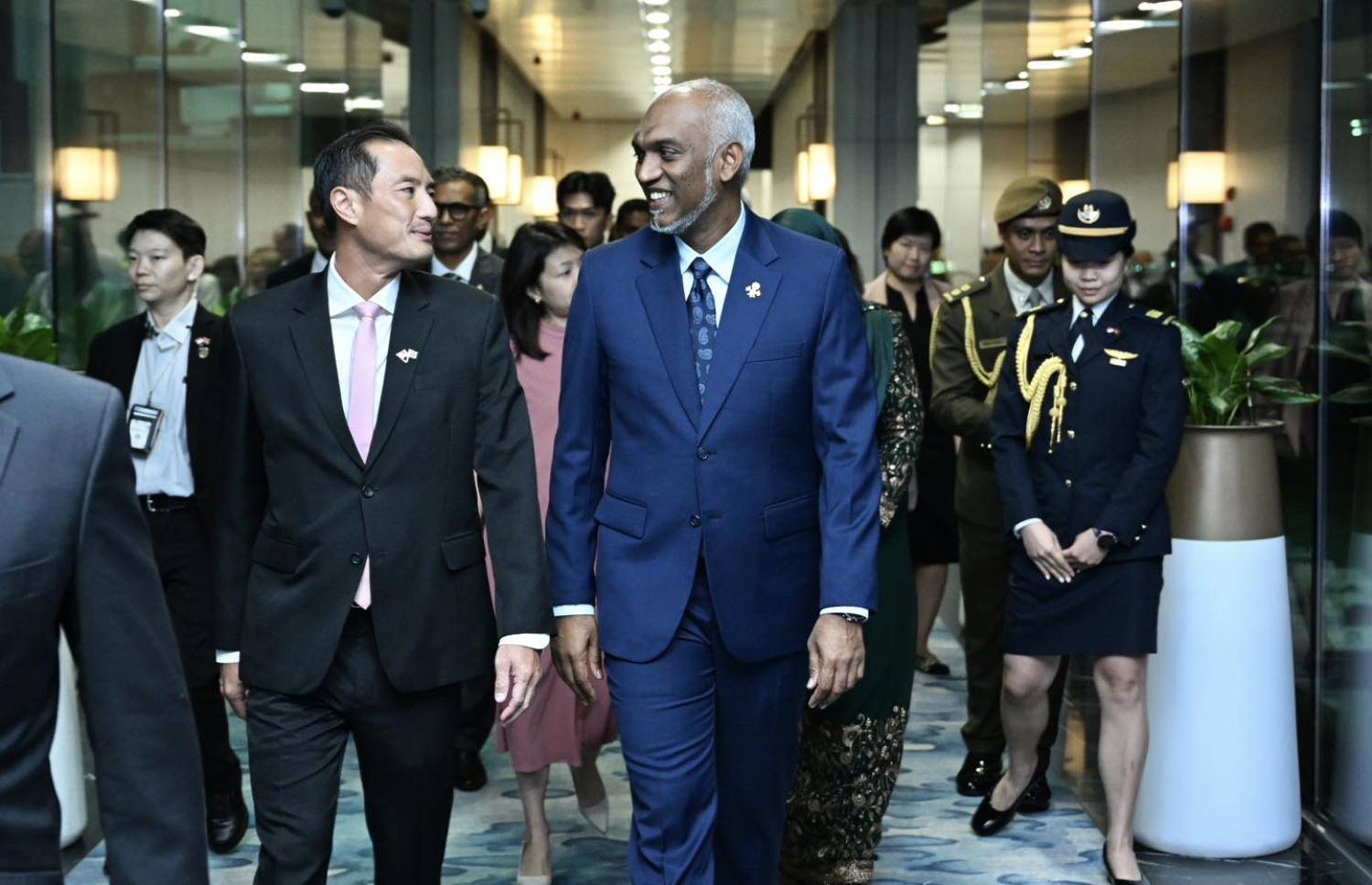 ރައީސް ޑރ. މުހައްމަދު މުއިއްޒުގެ ދެކަނބަލުން މިއަދު ސިންގަޕޫރުގައި. -- ފޮޓޯ | ރައީސް އޮފީސް