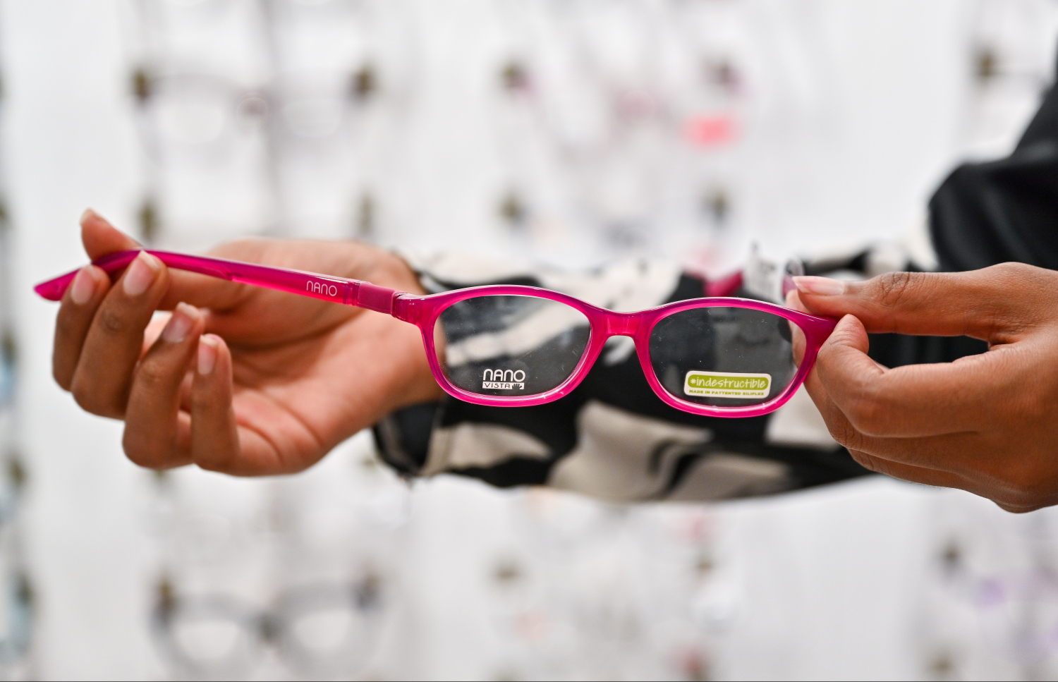 އައިކެއާއިން ވިއްކާ ވިސްތާ ނެނޯ ބްރޭންޑުގެ އައިނެއް. މިއީ ލެންބިއަސް ހަލާކުނުވާ އައިނެއް. -- ފޮޓޯ: ފަޔާޒް މޫސާ | މިހާރު