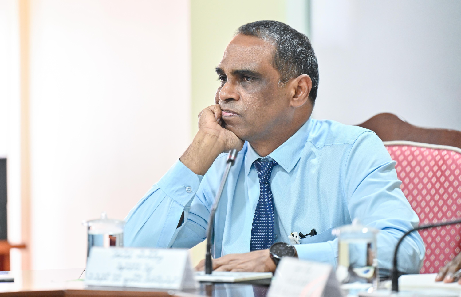 ރައްޔިތުންގެ މަޖިލީހުގެ އިންފޮމޭޝަން އެންޑް ކޮމިއުނިކޭޝަން ޓެކްނޮލޮޖީ ކޮމިޓީގެ ބައްދަލުވުމުގައި ކޮމިއުނިކޭޝަން އޮތޯރިޓީގެ ޗީފް އެގްޒެކެޓިވް އިލްޔާސް އަހްމަދު.-- ފޮޓޯ: ފަޔާޒް މޫސާ | މިހާރު