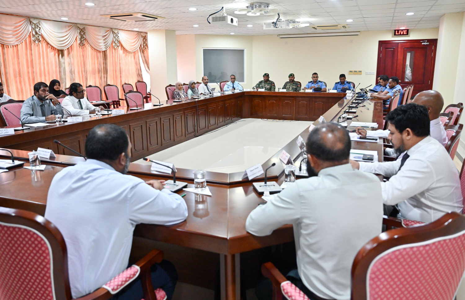 ރައްޔިތުންގެ މަޖިލީހުގެ އިންފޮމޭޝަން އެންޑް ކޮމިއުނިކޭޝަން ޓެކްނޮލޮޖީ ކޮމިޓީގެ ބައްދަލުވުން.-- ފޮޓޯ: ފަޔާޒް މޫސާ | މިހާރު