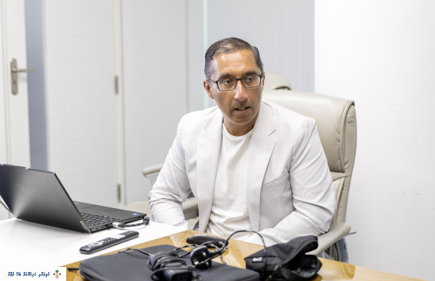 އާސެނަލްގެ އެންމެ އިސް ޑޮކްޓަރު: ޑރ. ޒަފަރު އިގްބާލް --- ފޮޓޯ: ސްޕޯޓްސް މިނިސްޓްރީ