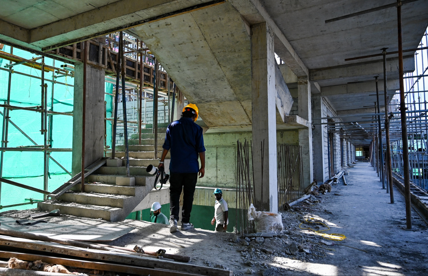 ހުޅުމާލެ 2 ގައި އަލަށް އިމާރާތް ކުރަމުން އަންނަ ޝަހީދު އަލީ ސްކޫލްގެ މަސައްކަތްތައް ކުރިއަށް ގެންދަނީ: މި ސްކޫލު އިމާރާތްކުރުމުގެ މަސައްކަތް ކުރަމުން އަންނަނީ ރަޝީދު ކާޕެންޓްރީ އެންޑް ކޮންސްޓްރަކްޝަން (އާރުސީސީ) އިން -- ފޮޓޯ: ފަޔާޒު މޫސާ | މިހާރު