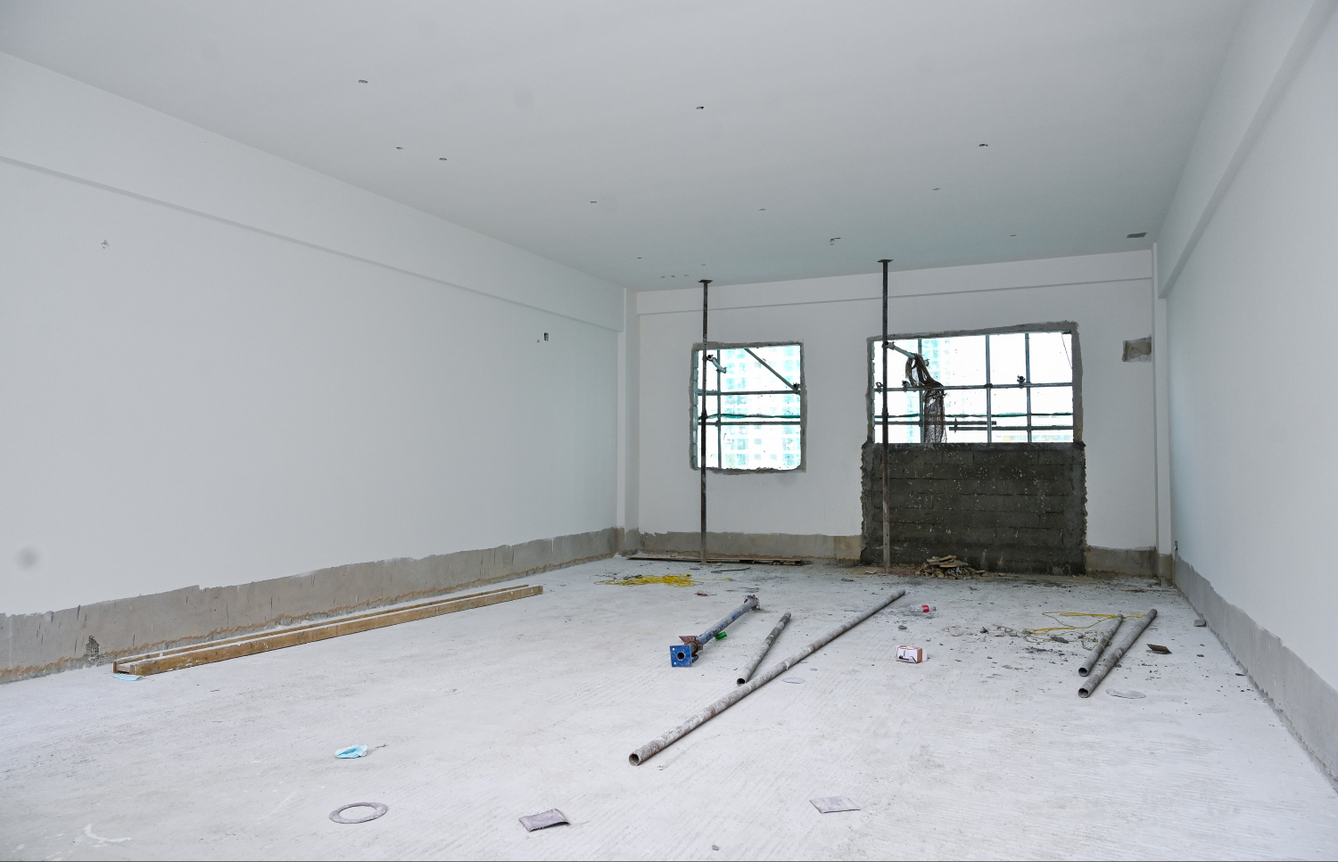 ހުޅުމާލެ 2 ގައި އަލަށް އިމާރާތް ކުރަމުން އަންނަ ޝަހީދު އަލީ ސްކޫލްގެ ކްލާސް ރޫމްއެއް: މި ސްކޫލުގައި 32 ކުދިންގެ ޖާގައިގެ 54 ކްލާސްރޫމް ހުންނާނެ.--- ފޮޓޯ: ފަޔާޒު މޫސާ | މިހާރު