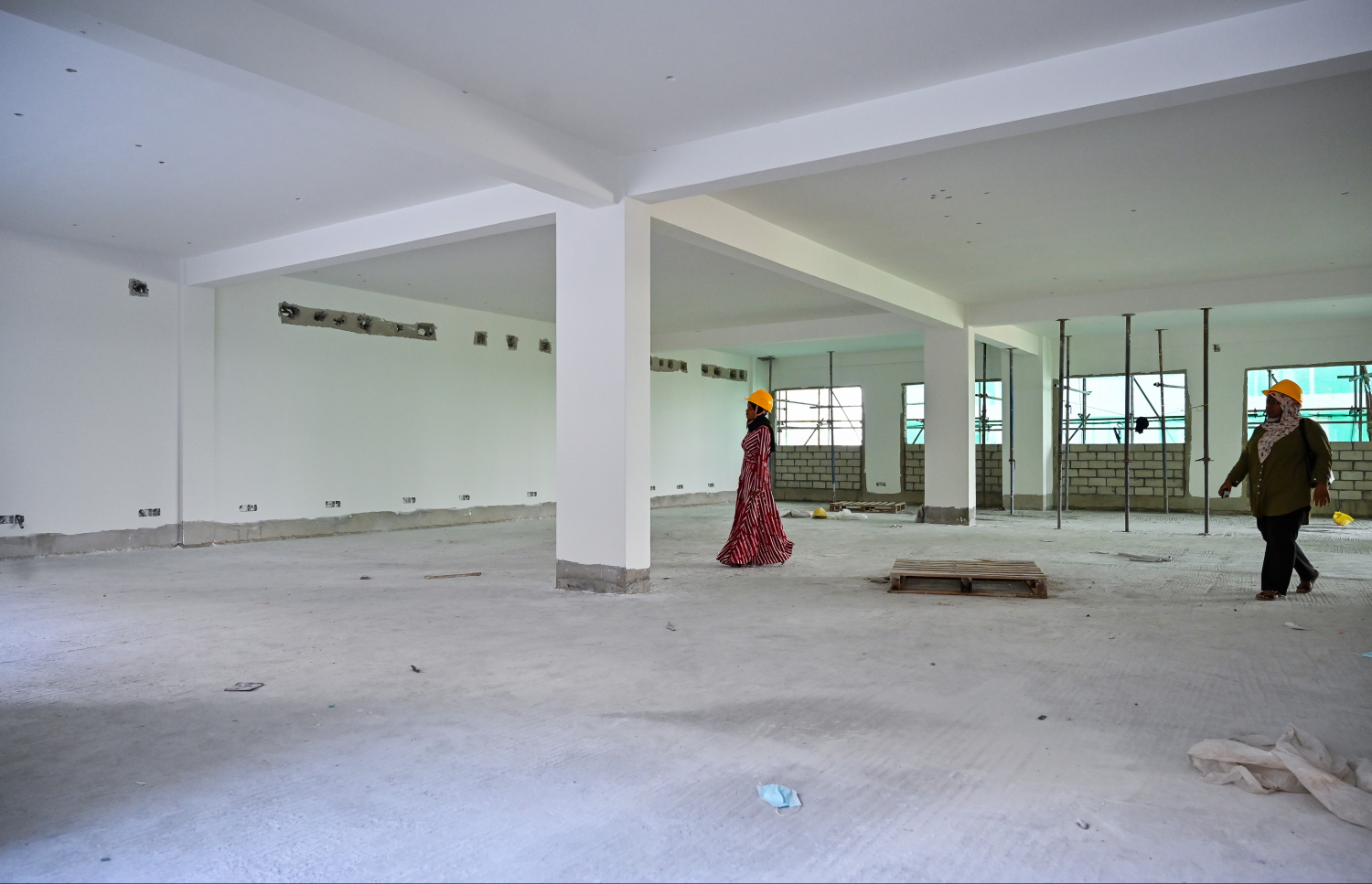 ހުޅުމާލެ 2 ގައި އިމާރާތް ކުރަމުން އަންނަ ޝަހީދު އަލީ ސްކޫލް: މި ސްކޫލް ނިމޭއިރު މާލެ ސަރަހައްދުގައި ހުންނާނެ އެންމެ ބޮޑު ސްކޫލް ލައިބްރަރީގެ އިތުރުން އޮޑިޓޯރިއަމަކާއި ހޯލަކާއި ސްޓާފް ކެންޓީނެއް ވެސް ހުންނާނެ.--- ފޮޓޯ: ފަޔާޒު މޫސާ | މިހާރު