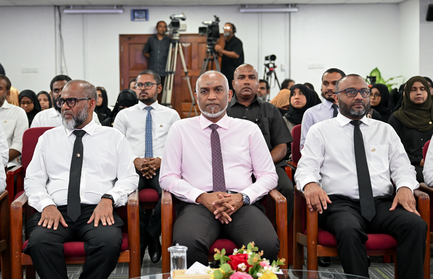 ޖަމުޢިއްޔަތުލް ފަލާޙްގެ ޤުރުއާން މުބާރާތުގެ ރަންޔޫބީލްގެ އިނާމު ދިނުމުގެ ރަސްމިއްޔާތުގައި ރައީސް މުއިއްޒު ބައިވެރިވެވަޑައިގަންނަވަނީ.-- ފޮޓޯ: ރައީސް އޮފީސް
