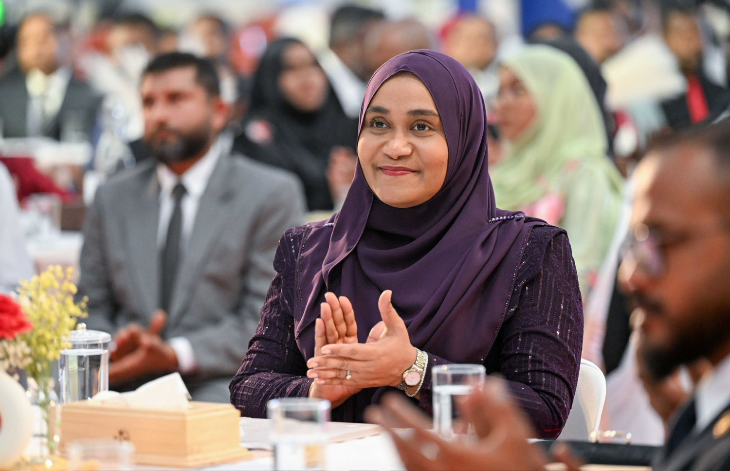 ކުޅުދުއްފުށީ ރީޖަނަލް ހޮސްޕިޓަލަށް 43 އަހަރު ފުރުމުގެ މުނާސަބަތުގައި ބާއްވާ ޖަލްސާގައި ފަސްޓް ލޭޑީ ބައިވެރިވެވަޑައިގަންނަވަނީ. -- ފޮޓޯ | ރައީސް އޮފީސް