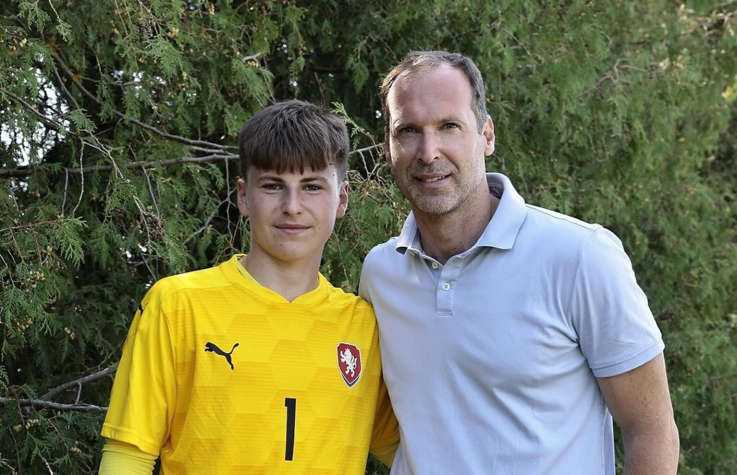 ޗެކު އޭނާގެ ފިރިހެން ދަރިފުޅު ޑެމިއަން އާއެކު.--