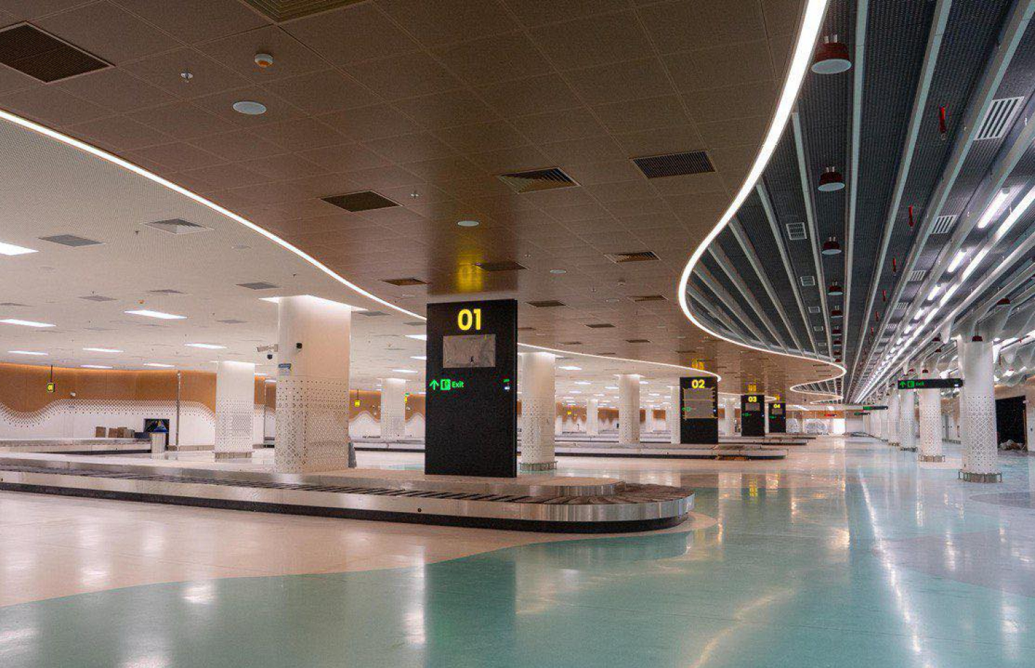 ވެލާނާ އިންޓަނޭޝަނަލް އެއާޕޯޓުގެ އާ ޓާމިނަލް ހުޅުވުމުގެ ފަހުގެ ތައްޔާރީތައް. ރާއްޖޭގެ މިނިވަންކަމަށް 60 އަހަރު ފުރޭ މުނާސަބަތާ ދިމާކޮށް މި މަހު 26 ގައި މި ޓާމިނަލް ހުޅުވާނެ.-- ފޮޓޯ: އެމްއޭސީއެލް