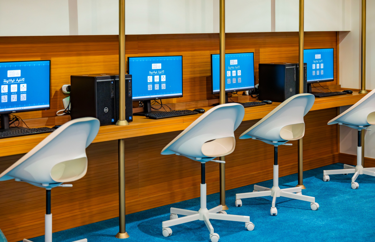 ސަލްމާން މިސްކިތުގައި ހުޅުވި ލައިބްރަރީ "އިސްލާމީ ކުތުބުޚާނާ".-- ފޮޓޯ: އިސްލާމިކް މިނިސްޓްރީ