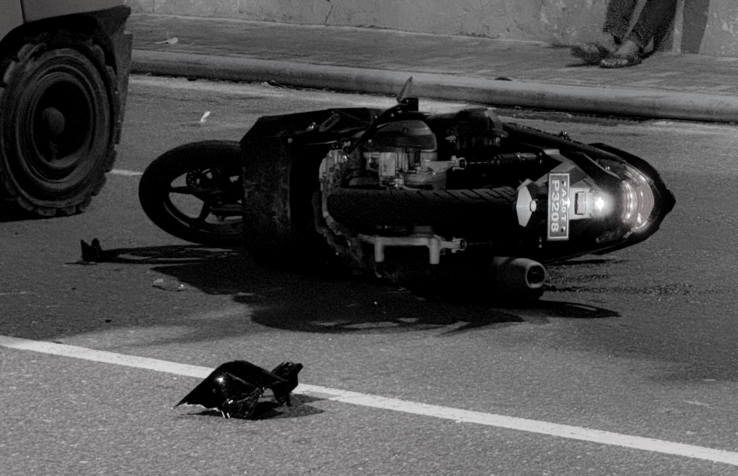 މާލޭގައި ހިނގި އެކްސިޑެންޓެއްގައި ސައިކަލަކަށް ގެއްލުންވެފައި: އެ އެކްސިޑެންޓުގައި ޒުވާނަކު ނިޔާވި. -- ފޮޓޯ: ނިޝާން އަލީ | މިހާރު