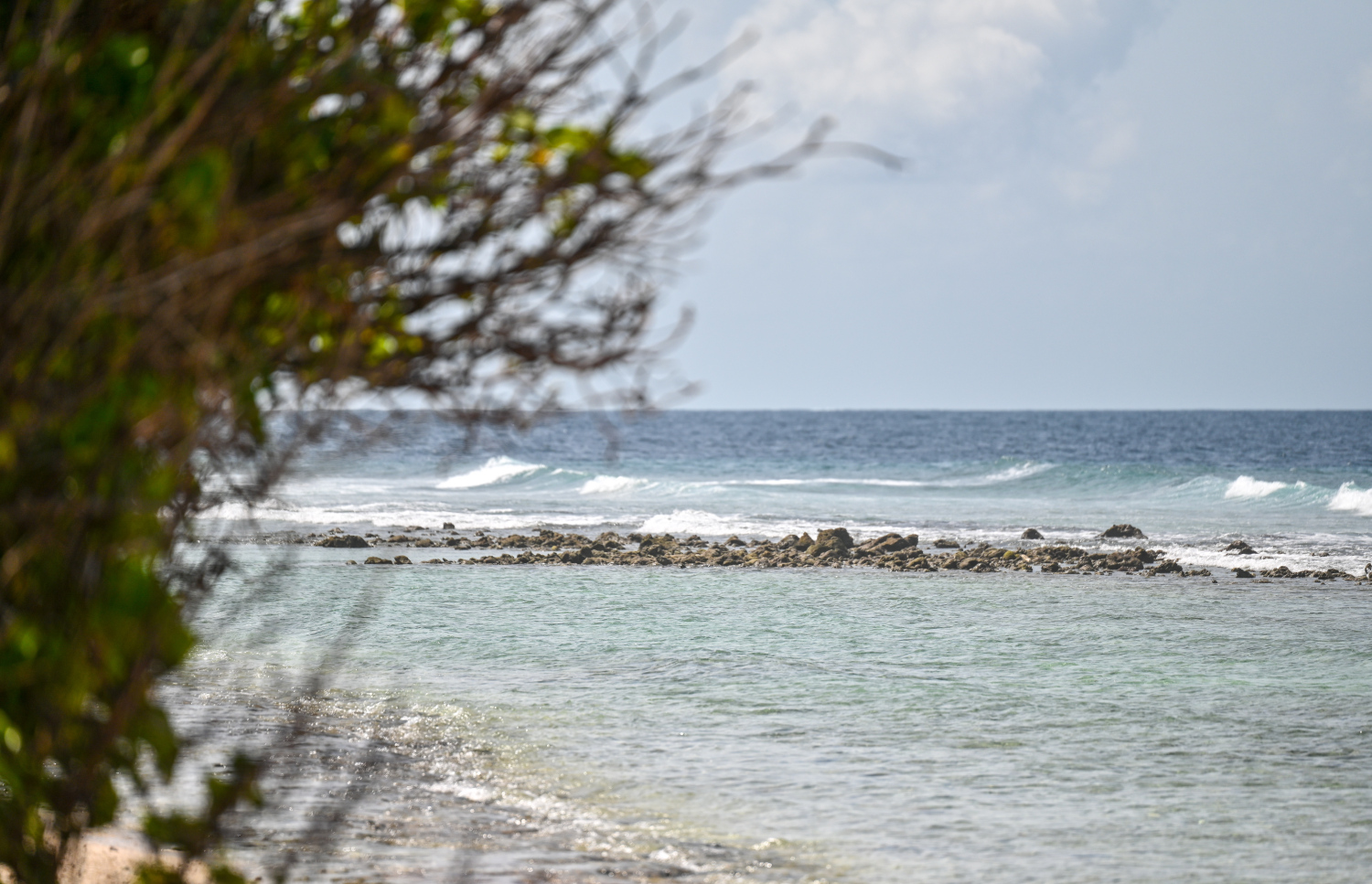 މާޅޮހުގެ ހުރަސް މަގު އަތިރިފަރާތް: މި ސަރަހައްދު މޫދު ވެސް ފުލުހުން ވަނީ ފީނައިގެން ބަލާފައި.---ފޮޓޯ: ފަޔާޒު މޫސާ | މިހާރު