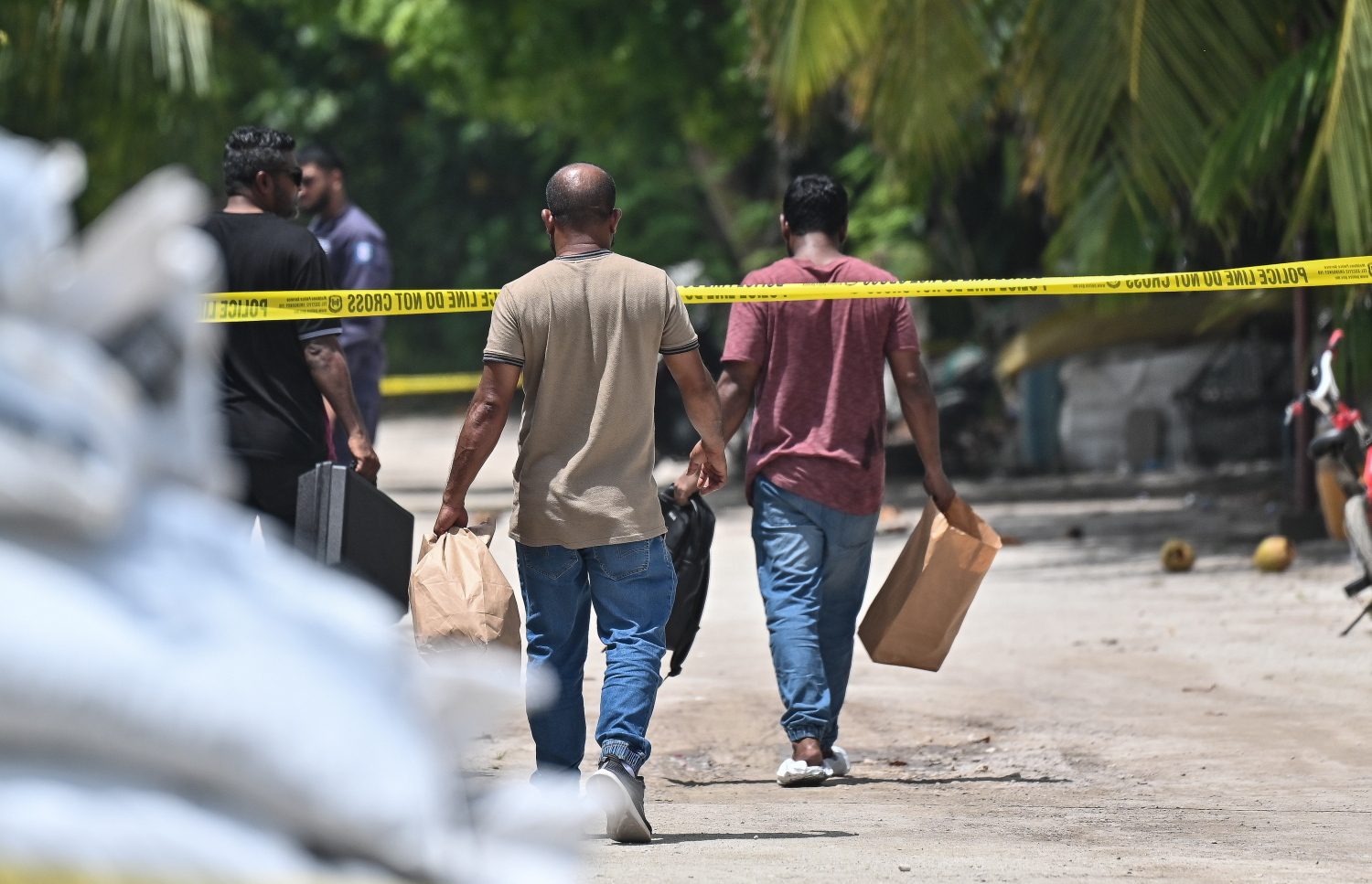 އަބްދުއްރަހްމާންގެ ގާތިލް ހޯދަން ފުލުހުންގެ ތަހުގީގު ޓީމުން ހަރަކާތްތެރިވަނީ. -- ފޮޓޯ: ފަޔާޒް މޫސާ | މިހާރު