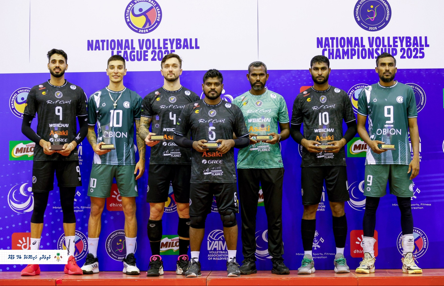 ގައުމީ މުބާރާތުގެ މޮޅު ކުޅުންތެރިންނާއި ކޯޗު.-- ފޮޓޯ: ސްޕޯޓްސް މިނިސްޓްރީ