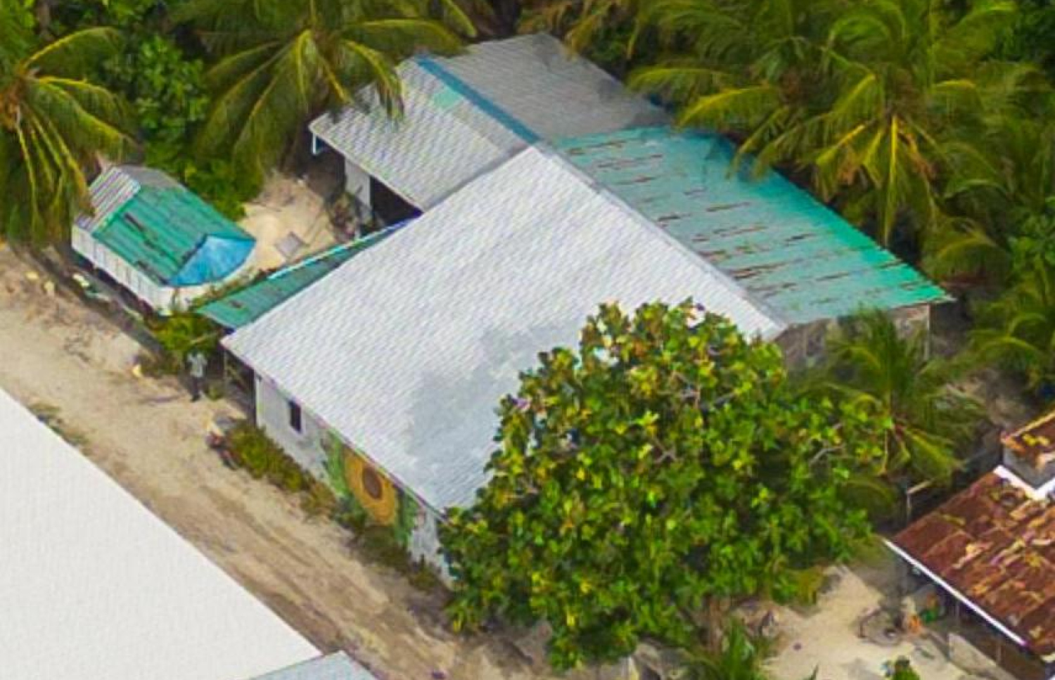 އަބްދުއްރަހުމާން ދިރިއުޅުނު މާހިޔަ: މިއީ އޭނާގެ އަންހެނުން ނާޒިމާގެ ގެ.