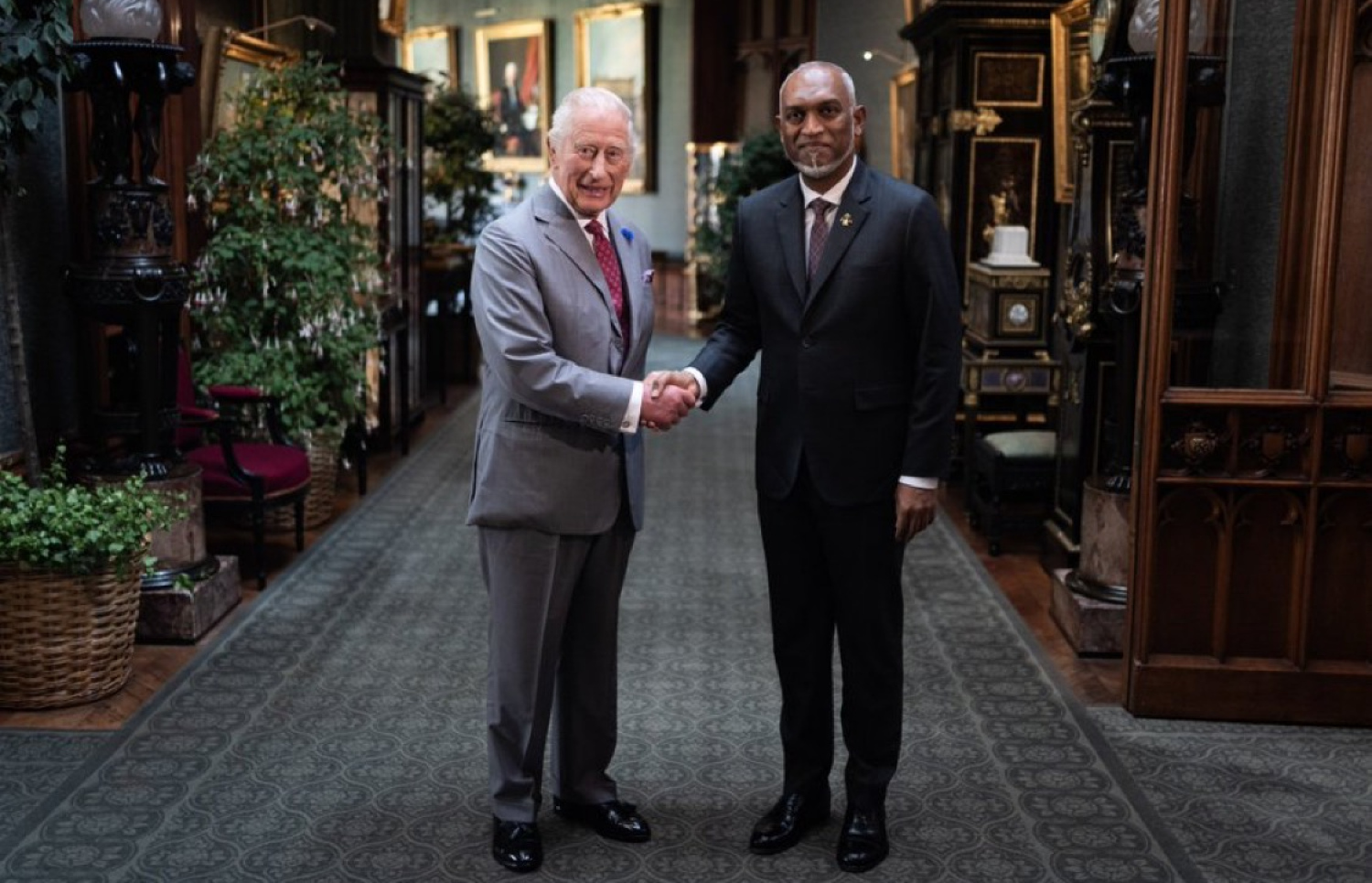 ރައީސް މުއިއްޒާއި އިނގިރޭސި ރަސްގެފާނު ޗާލްސް މިއަދު ސަލާން ކުރައްވަނީ.